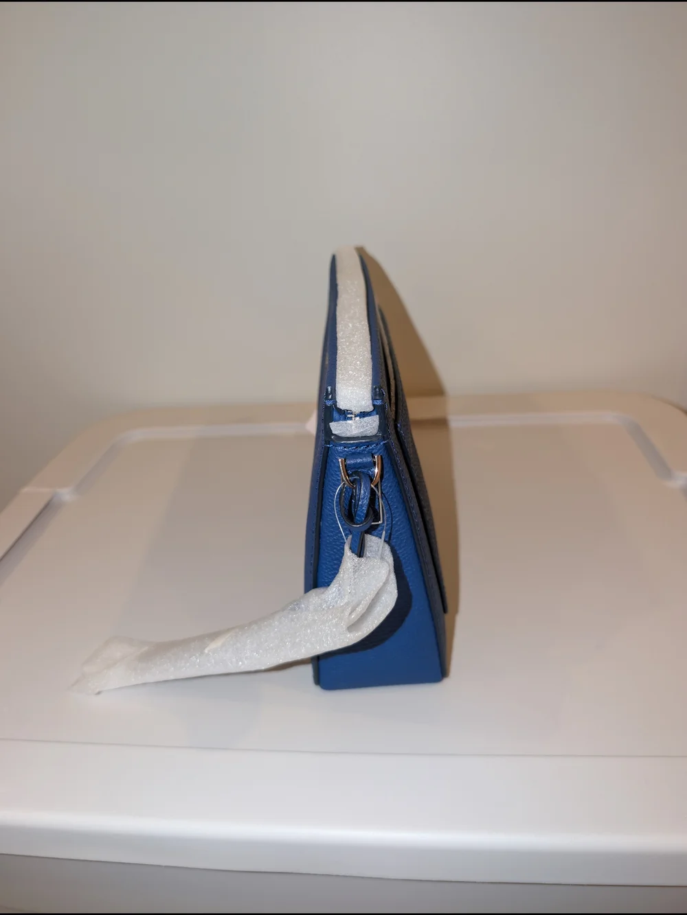 kate spade cobalt blue pebble leather wristlet clutch